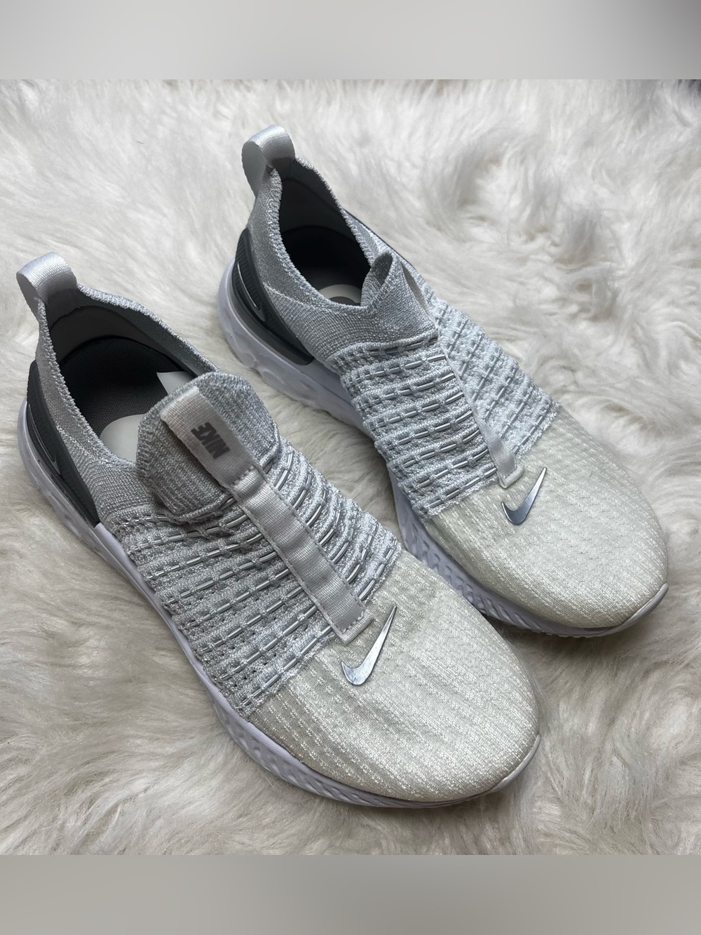 Nike React White and Silver Slip-On Knit Sneakers size Women’s 7.5